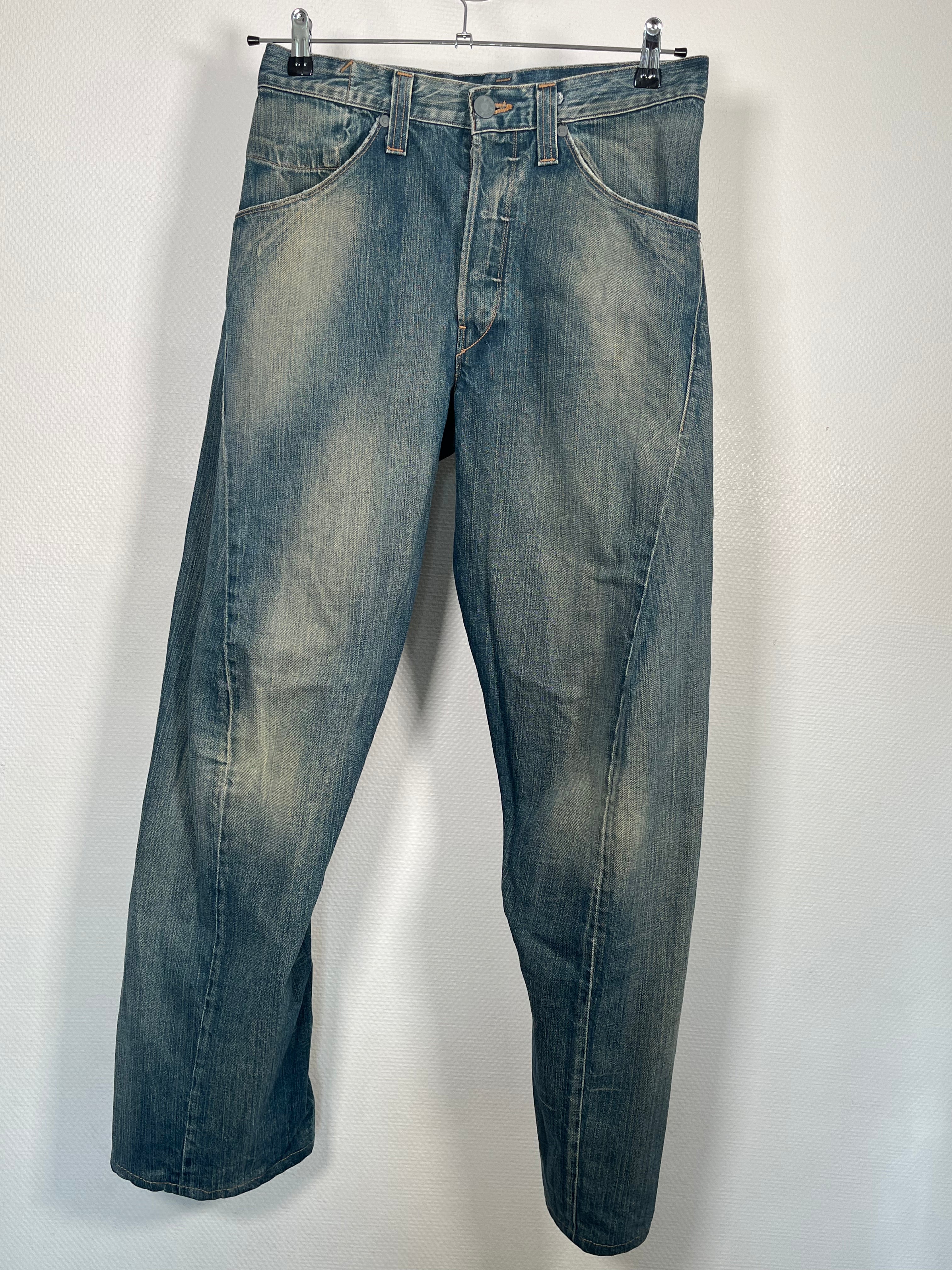 Levi's engineered RARE Jean