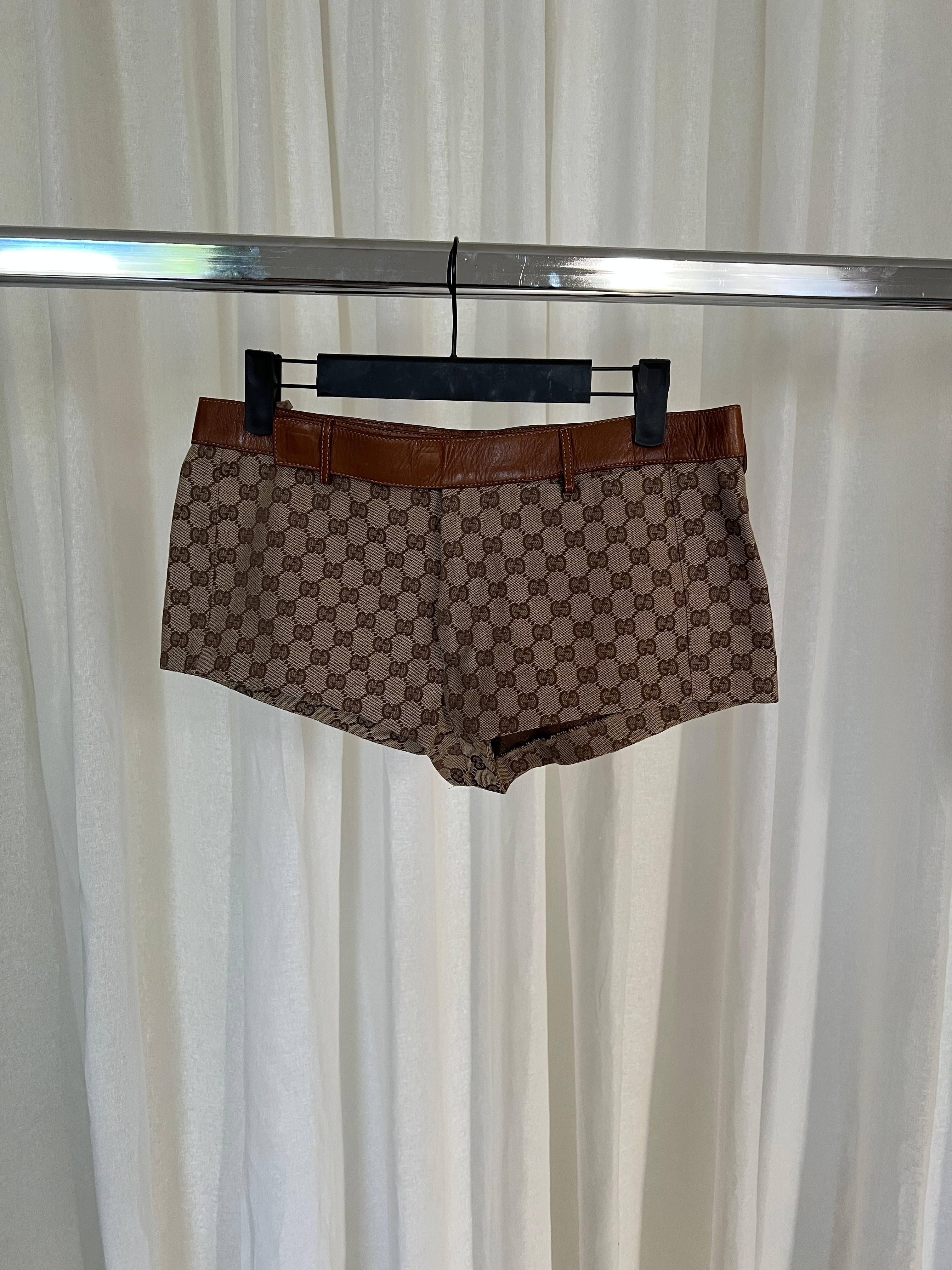 FW00 Gucci Tom Ford monogram shorts