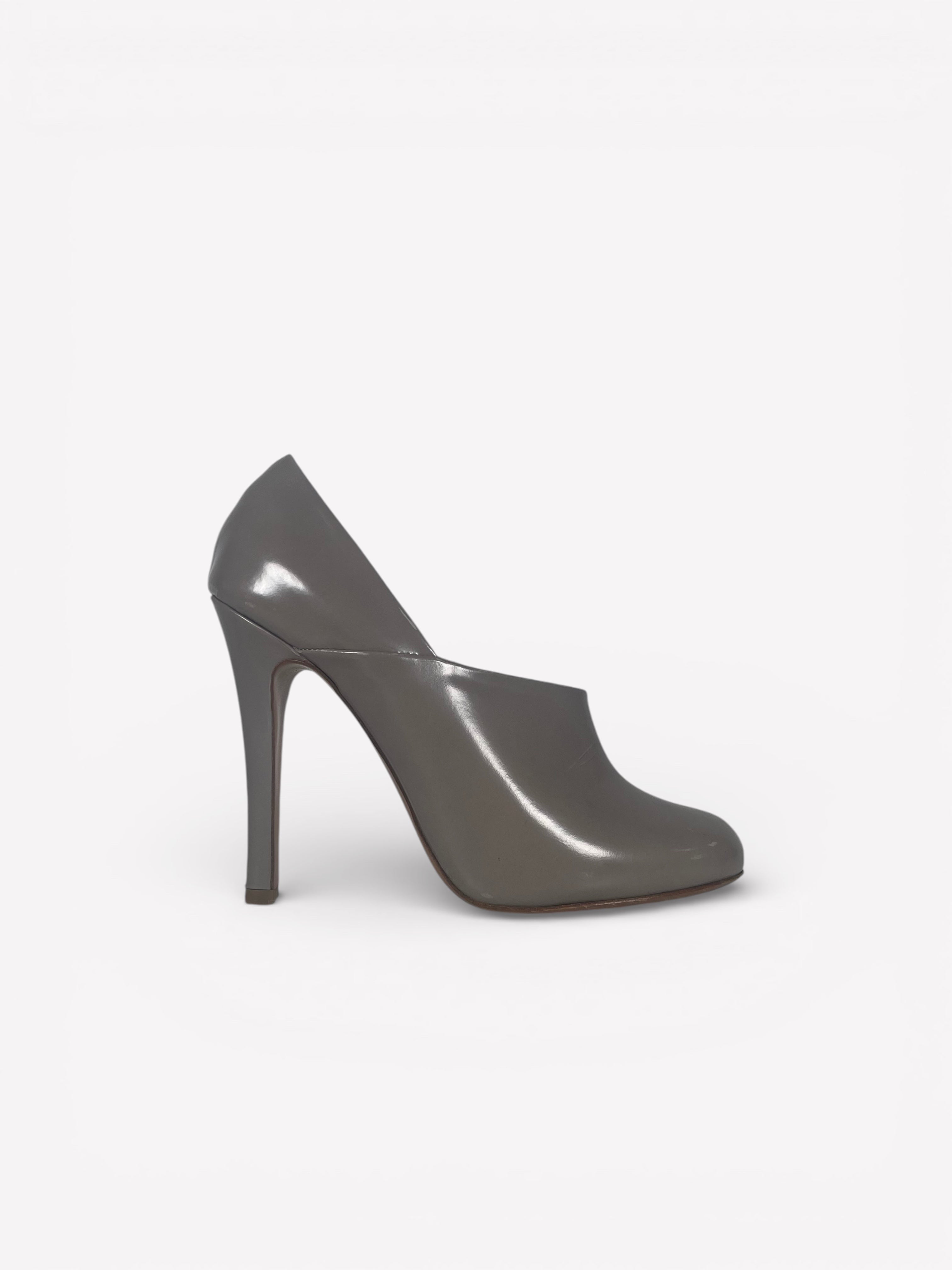Chloé Asymmetric Pumps