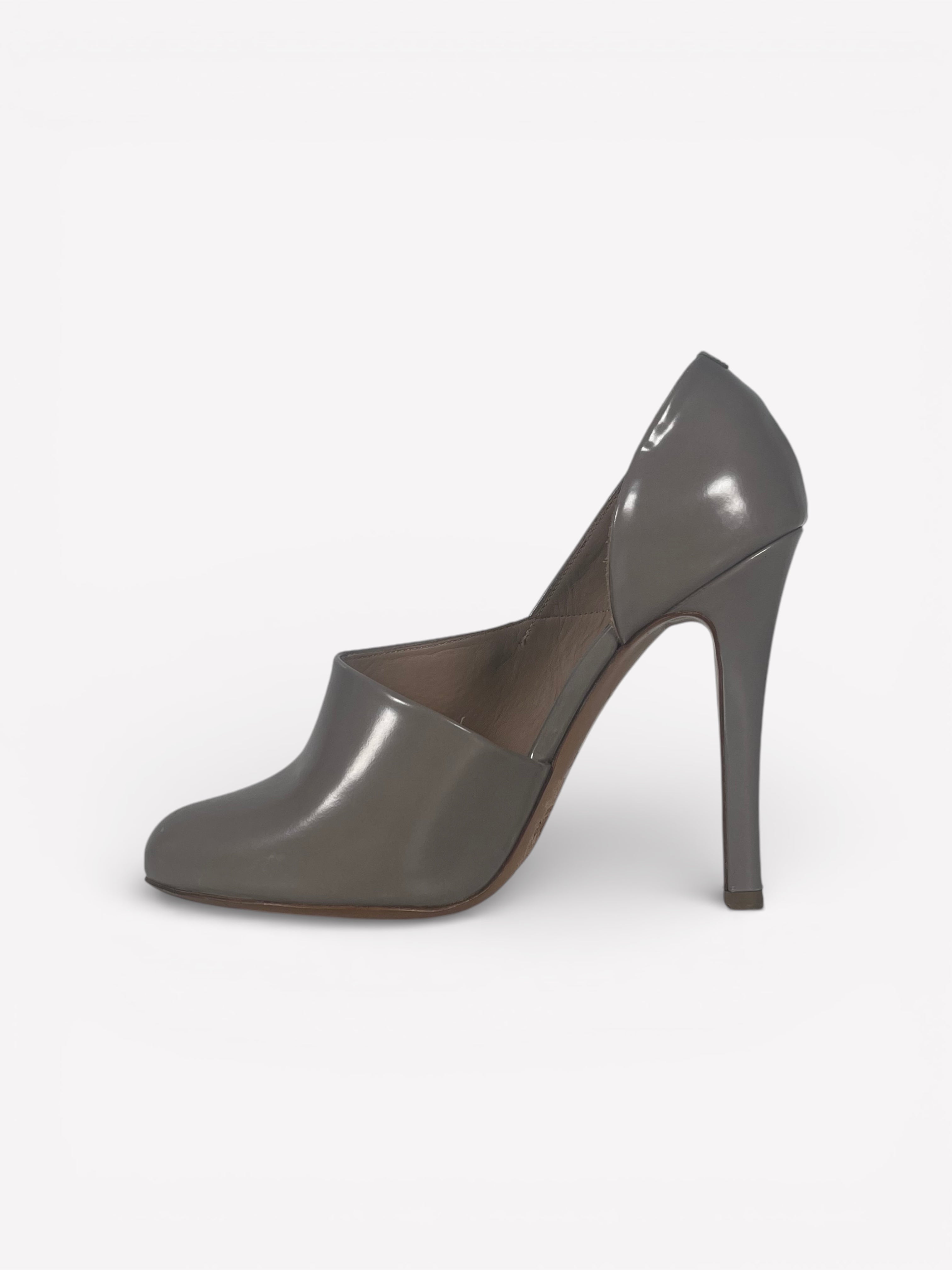Chloé Asymmetric Pumps